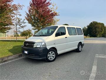 Toyota Hiace 8 posti