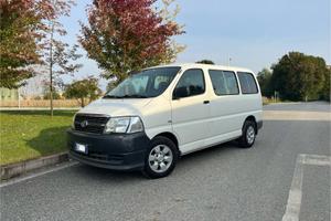 Toyota Hiace 8 posti