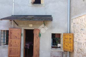 CASA DI CORTE A TOANO