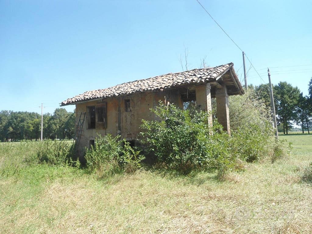 Rustico / Casale di 420 m² con più di 5 locali a A - Altro
