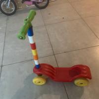 Monopattino bimbo a 4 ruote