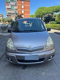 Toyota Yaris Verso 2004