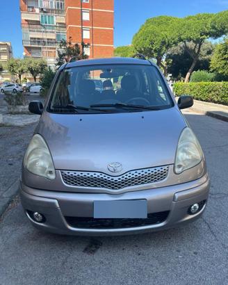 Toyota Yaris Verso 2004