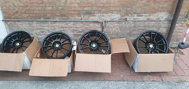 Cerchi 19" OZ-Racing Ultraleggeri rinnovati.