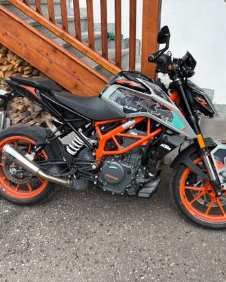 Duke 390