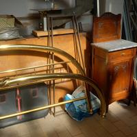 letto in ottone. e 2 comodini