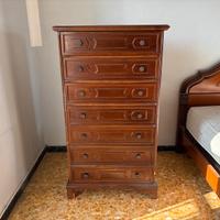 Cassettiera in legno massello stile classico