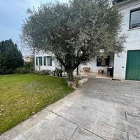 Casa singola 4 camere e giardino di 1700 mq