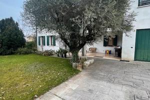 Casa singola 4 camere e giardino di 1700 mq