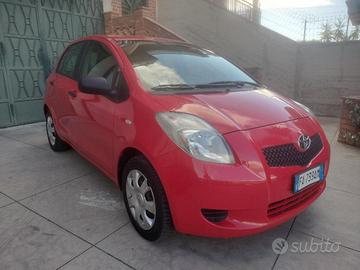 toyota yaris 1.0 benz. VETRINA
