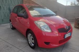 toyota yaris 1.0 benz. VETRINA