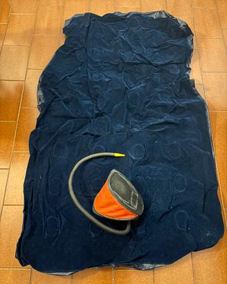 Materassino gonfiabile e pompa