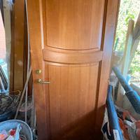 Blocco 7 porte di legno con mostre