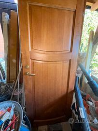 Blocco 7 porte di legno con mostre