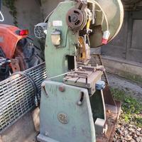 Fustellatrice/punzonatrice