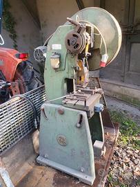 Fustellatrice/punzonatrice