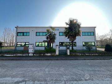 Capannone singolo come nuovo di 936 mq