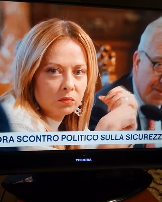 TV 37 pollici Toshiba 5 ingressi Hdmi Dvb  full HD