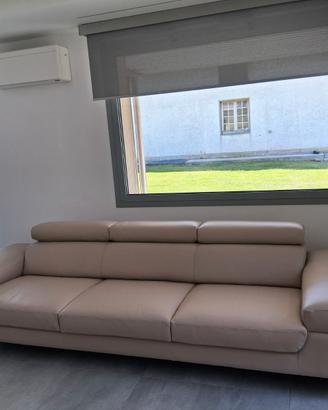 divano nuovo in pelle