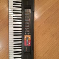 Pianola YAMAHA PSR F51
