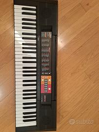 Pianola YAMAHA PSR F51
