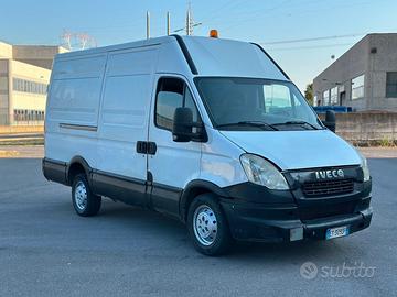 Iveco 35s15 passo medio e tetto alto