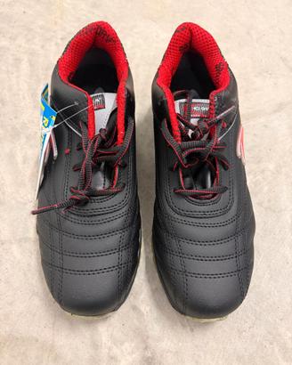 Scarpe antinfortunistiche nere e rosse