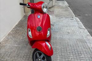 vespa primavera rossa
