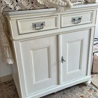 Mobile due ante e due cassetti in legno