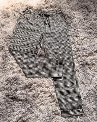Pantaloni Bershka a quadri bianchi e neri