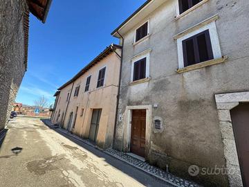 Casa indipendente di 162 m² con 5 locali e box aut