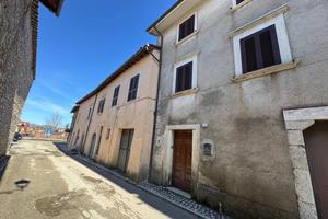 Casa indipendente di 162 m² con 5 locali e box aut