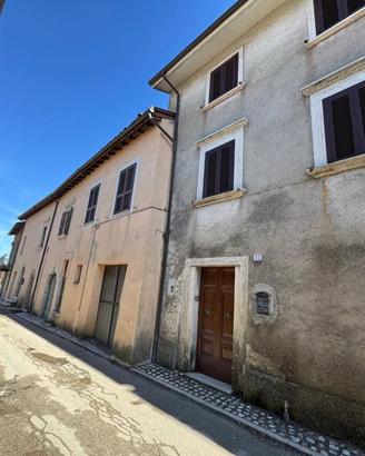 Casa indipendente di 162 m² con 5 locali e box aut