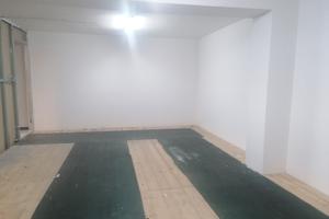 596848 Magazzino con + vetrine sul Corso a Crotone