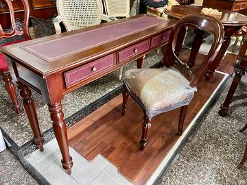 scrittoio con piano in pelle