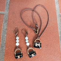 ciondolo e orecchini 