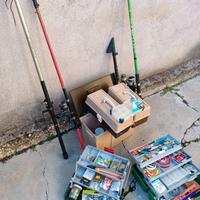 Quattro cassette pesca  e 4 canne