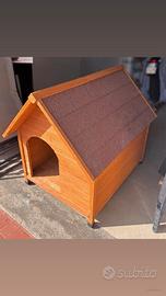 Cuccia per cane in legno con tetto impermeabile