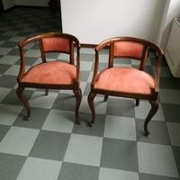 Coppia di poltroncine antiche.