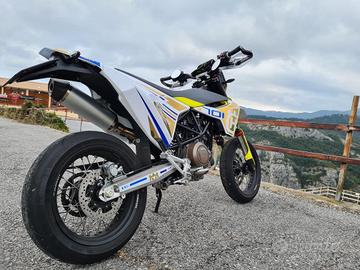Husqvarna 701 supermoto