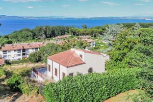 VILLA SINGOLA A BRACCIANO