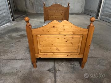 Letto singolo in legno come nuovo con materasso
