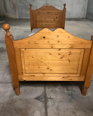 Letto singolo in legno come nuovo con materasso