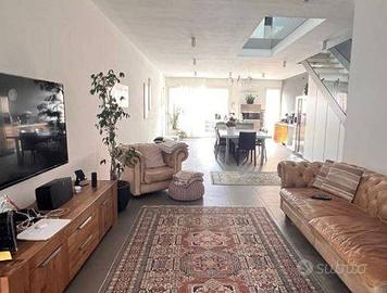 Appartamento di 178 m² con 4 locali e box auto dop