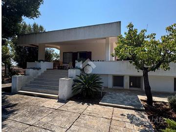 VILLA SINGOLA A POLIGNANO A MARE