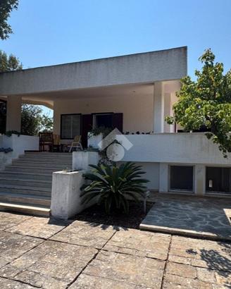 VILLA SINGOLA A POLIGNANO A MARE