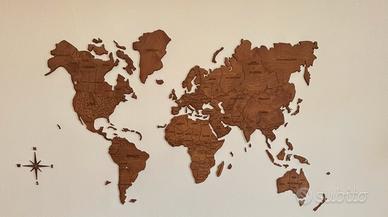 Mappa del mondo in legno