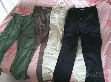 Quattro pantaloni cargo donna con tasche laterali.
