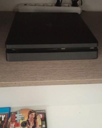 Ps4 con 3giochi,2 joystick