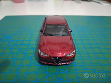 modellino alfa romeo giulia burago 1/43